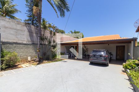 Casa à venda com 500m², 3 quartos e 6 vagas Casa à venda com 500m², 3 quartos e 6 vagasVagas de garagem