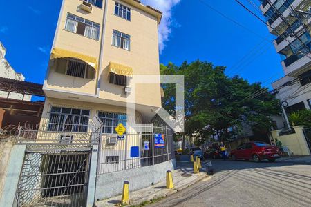 Apartamento à venda com 65m², 2 quartos e 2 vagas Apartamento à venda com 65m², 2 quartos e 2 vagasFachada com placa