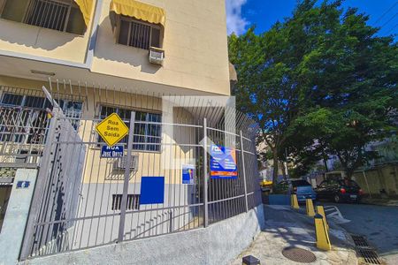 Apartamento à venda com 65m², 2 quartos e 2 vagas Apartamento à venda com 65m², 2 quartos e 2 vagasFachada com placa