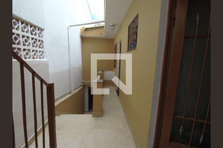 Casa à venda com 144m², 3 quartos e 4 vagasEscada acessoa a garagem