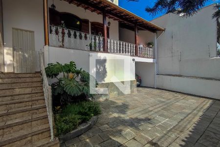 Casa à venda com 195m², 4 quartos e 3 vagas Casa à venda com 195m², 4 quartos e 3 vagasGaragem