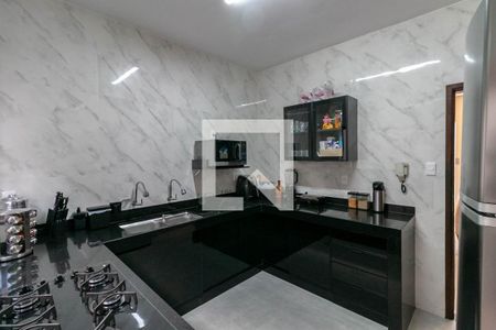 Casa à venda com 195m², 4 quartos e 3 vagas Casa à venda com 195m², 4 quartos e 3 vagasCozinha