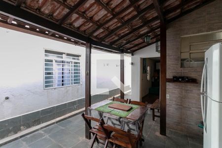 Casa à venda com 195m², 4 quartos e 3 vagas Casa à venda com 195m², 4 quartos e 3 vagasÁrea de Serviço