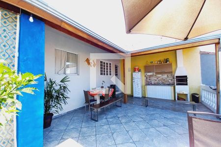 Casa à venda com 160m², 4 quartos e 2 vagas Casa à venda com 160m², 4 quartos e 2 vagasÁrea comum - Churrasqueira