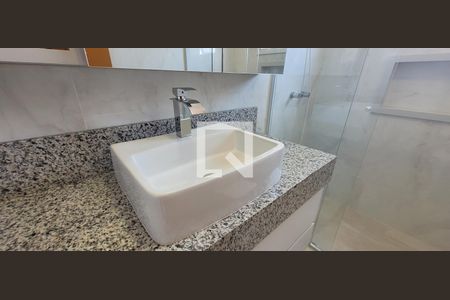 Casa de condomínio à venda com 105m², 3 quartos e 2 vagasBanheiro da Suíte 1