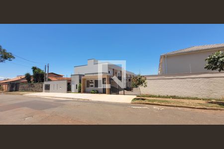 Casa de condomínio à venda com 105m², 3 quartos e 2 vagasFachada e portaria