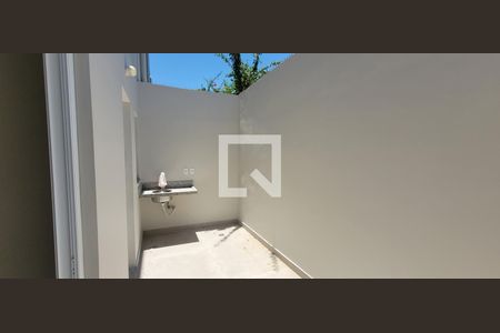 Casa de condomínio à venda com 105m², 3 quartos e 2 vagasQuintal