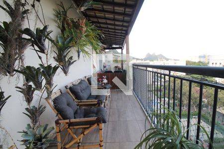 Apartamento para alugar com 224m², 4 quartos e 2 vagas Apartamento para alugar com 224m², 4 quartos e 2 vagasTerraço