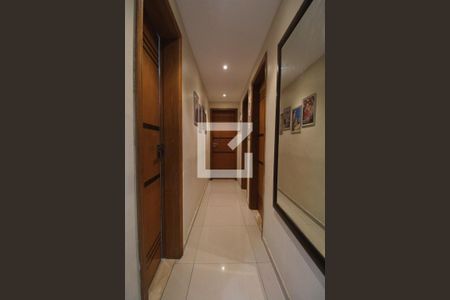 Apartamento para alugar com 224m², 4 quartos e 2 vagas Apartamento para alugar com 224m², 4 quartos e 2 vagasCorredor