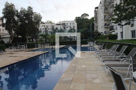 Apartamento para alugar com 224m², 4 quartos e 2 vagas Apartamento para alugar com 224m², 4 quartos e 2 vagasÁrea comum - Piscina