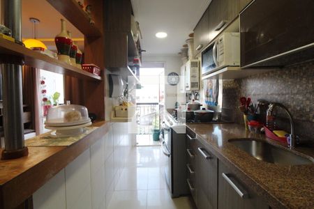 Apartamento para alugar com 224m², 4 quartos e 2 vagas Apartamento para alugar com 224m², 4 quartos e 2 vagasCozinha e Área de Serviço