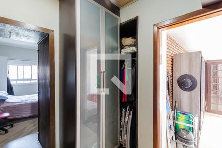 Casa à venda com 175m², 4 quartos e 2 vagas Casa à venda com 175m², 4 quartos e 2 vagasCloset da suíte
