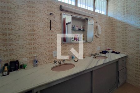 Casa à venda com 255m², 4 quartos e 3 vagasBanheiro Social