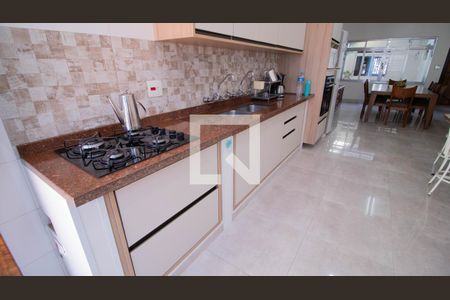 Casa à venda com 480m², 4 quartos e 4 vagas Casa à venda com 480m², 4 quartos e 4 vagasCozinha