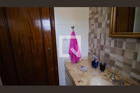 Casa à venda com 480m², 4 quartos e 4 vagas Casa à venda com 480m², 4 quartos e 4 vagasBanheiro