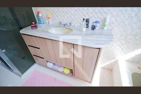 Casa à venda com 480m², 4 quartos e 4 vagas Casa à venda com 480m², 4 quartos e 4 vagasBanheiro da Suíte 3