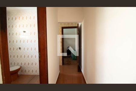 Casa à venda com 480m², 4 quartos e 4 vagas Casa à venda com 480m², 4 quartos e 4 vagasCorredor