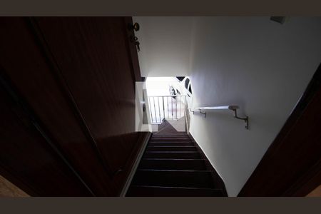 Casa à venda com 480m², 4 quartos e 4 vagas Casa à venda com 480m², 4 quartos e 4 vagasEscada Garagem