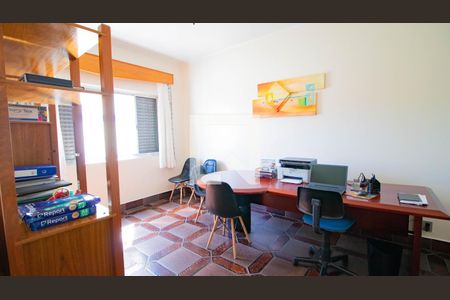 Casa à venda com 480m², 4 quartos e 4 vagas Casa à venda com 480m², 4 quartos e 4 vagasEscritório ou Quarto