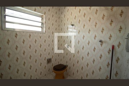 Casa à venda com 480m², 4 quartos e 4 vagas Casa à venda com 480m², 4 quartos e 4 vagasBanheiro de serviço