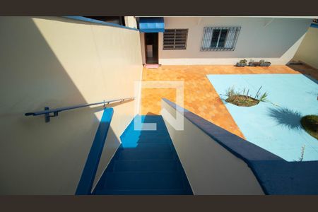 Casa à venda com 480m², 4 quartos e 4 vagas Casa à venda com 480m², 4 quartos e 4 vagasEscada Edícula