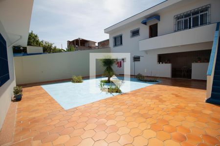 Casa à venda com 480m², 4 quartos e 4 vagas Casa à venda com 480m², 4 quartos e 4 vagasQuintal