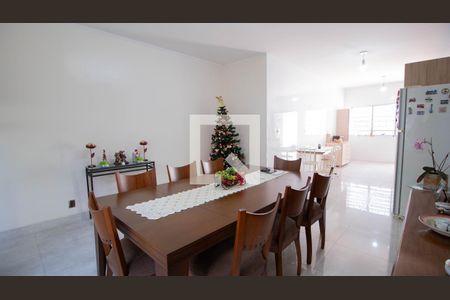 Casa à venda com 480m², 4 quartos e 4 vagas Casa à venda com 480m², 4 quartos e 4 vagasCopa