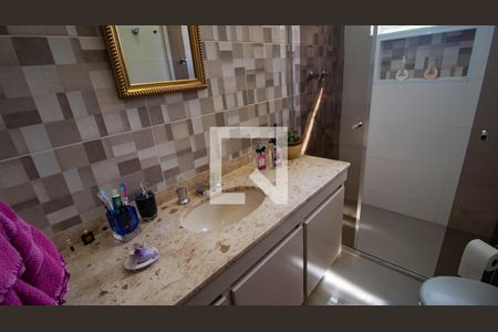 Casa à venda com 480m², 4 quartos e 4 vagas Casa à venda com 480m², 4 quartos e 4 vagasBanheiro