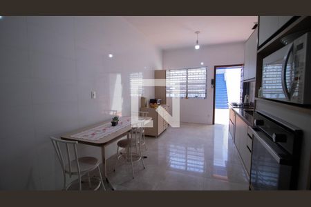 Casa à venda com 480m², 4 quartos e 4 vagas Casa à venda com 480m², 4 quartos e 4 vagasCozinha - Armários