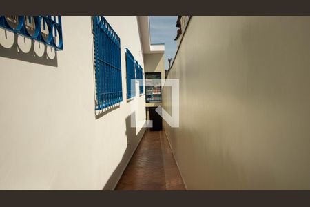 Casa à venda com 480m², 4 quartos e 4 vagas Casa à venda com 480m², 4 quartos e 4 vagasCorredor lateral