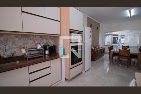 Casa à venda com 480m², 4 quartos e 4 vagas Casa à venda com 480m², 4 quartos e 4 vagasCozinha - Armários