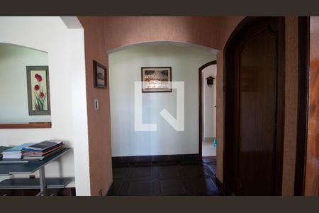 Casa à venda com 480m², 4 quartos e 4 vagas Casa à venda com 480m², 4 quartos e 4 vagasCorredor