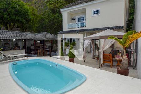 Casa de condomínio à venda com 450m², 5 quartos e 1 vaga Casa de condomínio à venda com 450m², 5 quartos e 1 vagaÁrea externa