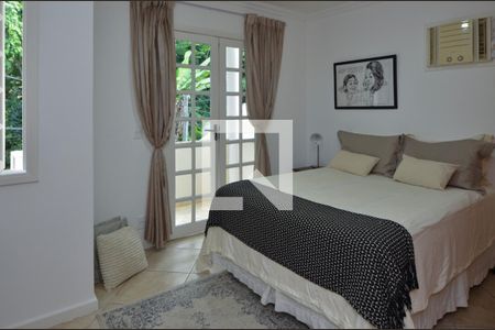 Casa de condomínio à venda com 450m², 5 quartos e 1 vaga Casa de condomínio à venda com 450m², 5 quartos e 1 vagaQuarto 2