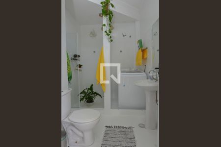 Casa de condomínio à venda com 450m², 5 quartos e 1 vaga Casa de condomínio à venda com 450m², 5 quartos e 1 vagaBanheiro de serviço