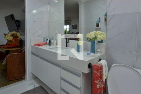 Casa de condomínio à venda com 450m², 5 quartos e 1 vaga Casa de condomínio à venda com 450m², 5 quartos e 1 vagaBanheiro da Suíte 1