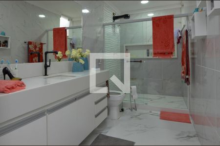 Casa de condomínio à venda com 450m², 5 quartos e 1 vaga Casa de condomínio à venda com 450m², 5 quartos e 1 vagaBanheiro da Suíte 1