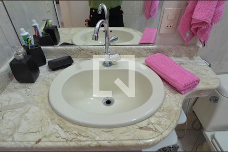 Casa de condomínio à venda com 450m², 5 quartos e 1 vaga Casa de condomínio à venda com 450m², 5 quartos e 1 vagaBanheiro social