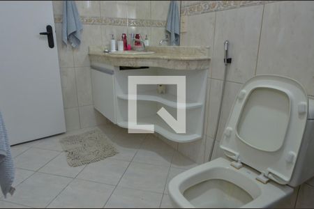 Casa de condomínio à venda com 450m², 5 quartos e 1 vaga Casa de condomínio à venda com 450m², 5 quartos e 1 vagaBanheiro da suíte 2