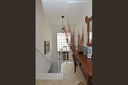 Casa de condomínio à venda com 450m², 5 quartos e 1 vaga Casa de condomínio à venda com 450m², 5 quartos e 1 vagaHall