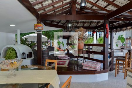 Casa de condomínio à venda com 450m², 5 quartos e 1 vaga Casa de condomínio à venda com 450m², 5 quartos e 1 vagaÁrea externa