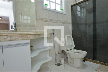 Casa de condomínio à venda com 450m², 5 quartos e 1 vaga Casa de condomínio à venda com 450m², 5 quartos e 1 vagaBanheiro da suíte 2