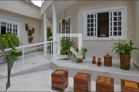 Casa de condomínio à venda com 450m², 5 quartos e 1 vaga Casa de condomínio à venda com 450m², 5 quartos e 1 vagaEntrada