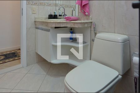 Casa de condomínio à venda com 450m², 5 quartos e 1 vaga Casa de condomínio à venda com 450m², 5 quartos e 1 vagaBanheiro social