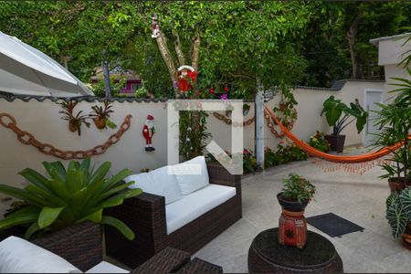 Casa de condomínio à venda com 450m², 5 quartos e 1 vaga Casa de condomínio à venda com 450m², 5 quartos e 1 vagaÁrea externa