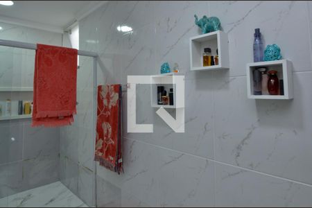 Casa de condomínio à venda com 450m², 5 quartos e 1 vaga Casa de condomínio à venda com 450m², 5 quartos e 1 vagaBanheiro da Suíte 1