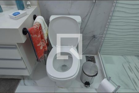 Casa de condomínio à venda com 450m², 5 quartos e 1 vaga Casa de condomínio à venda com 450m², 5 quartos e 1 vagaBanheiro da Suíte 1