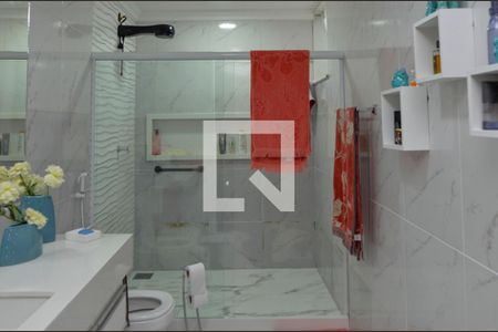 Casa de condomínio à venda com 450m², 5 quartos e 1 vaga Casa de condomínio à venda com 450m², 5 quartos e 1 vagaBanheiro da Suíte 1