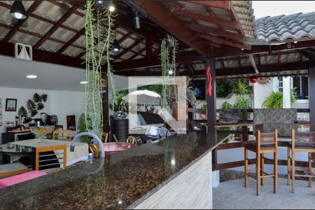 Casa de condomínio à venda com 450m², 5 quartos e 1 vaga Casa de condomínio à venda com 450m², 5 quartos e 1 vagaÁrea externa