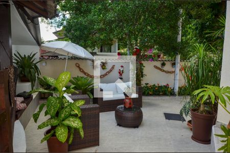 Casa de condomínio à venda com 450m², 5 quartos e 1 vaga Casa de condomínio à venda com 450m², 5 quartos e 1 vagaÁrea externa